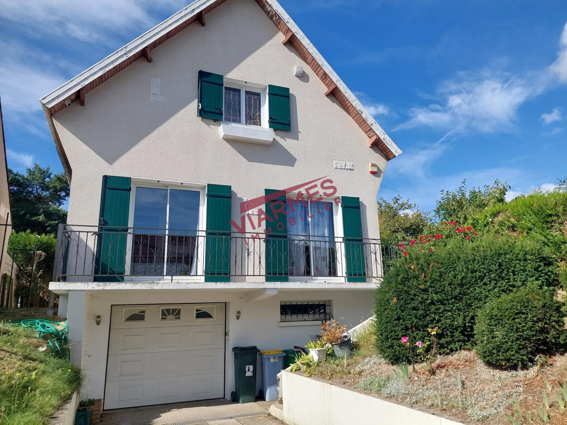 Exterior photo 5