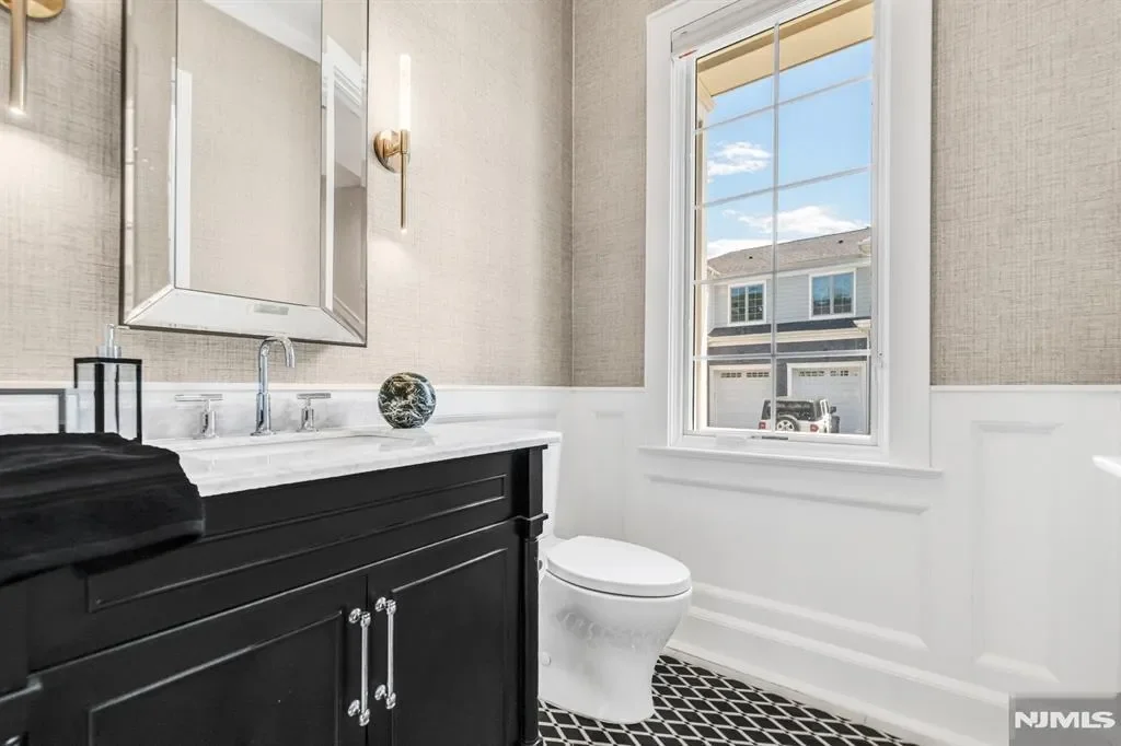 16 Gabriel Court #16, Paramus, New Jersey, United States. - Photo 11