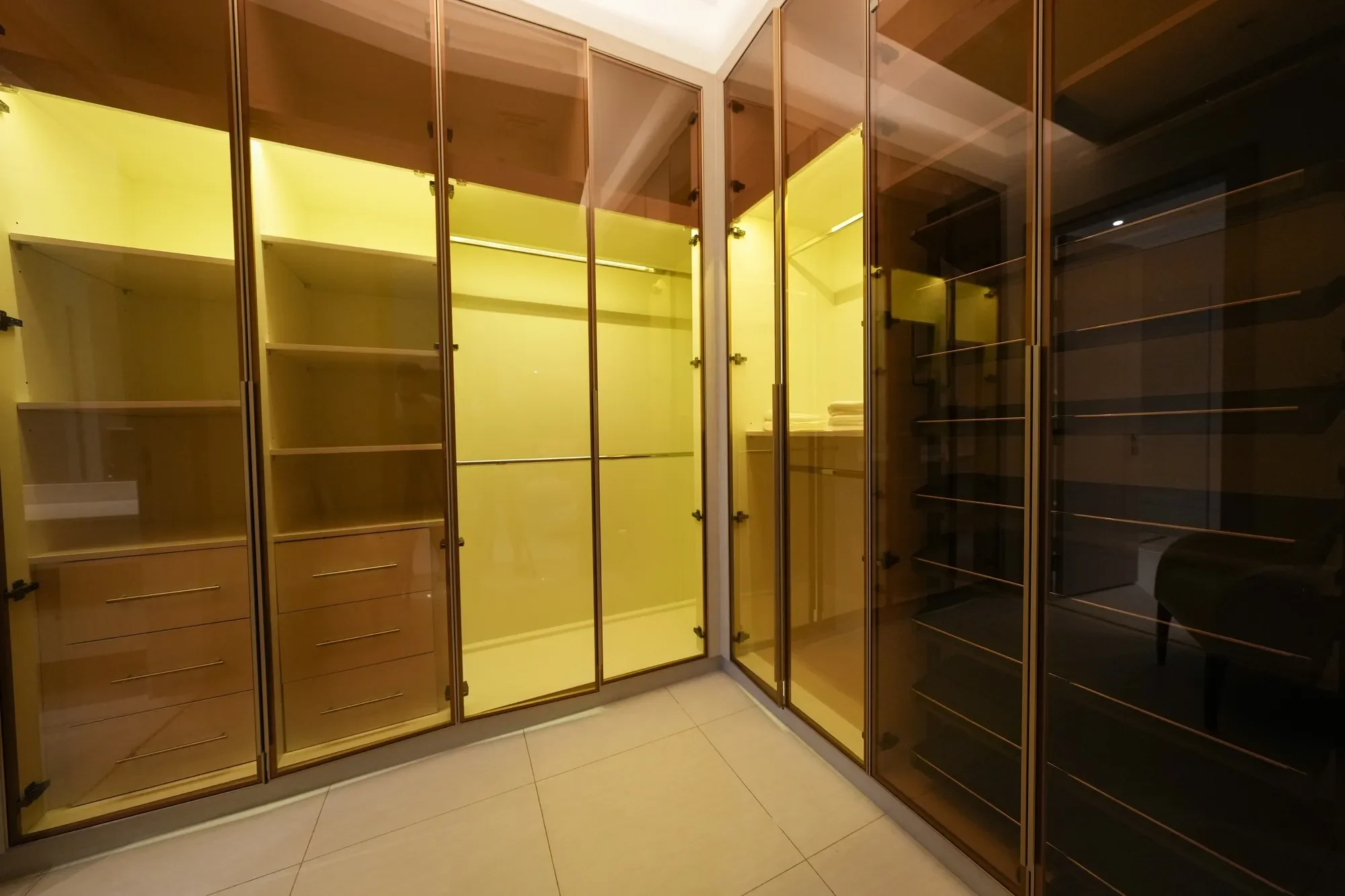 MODERN 6 BED MANSION I TIP LOCATION I VACANT