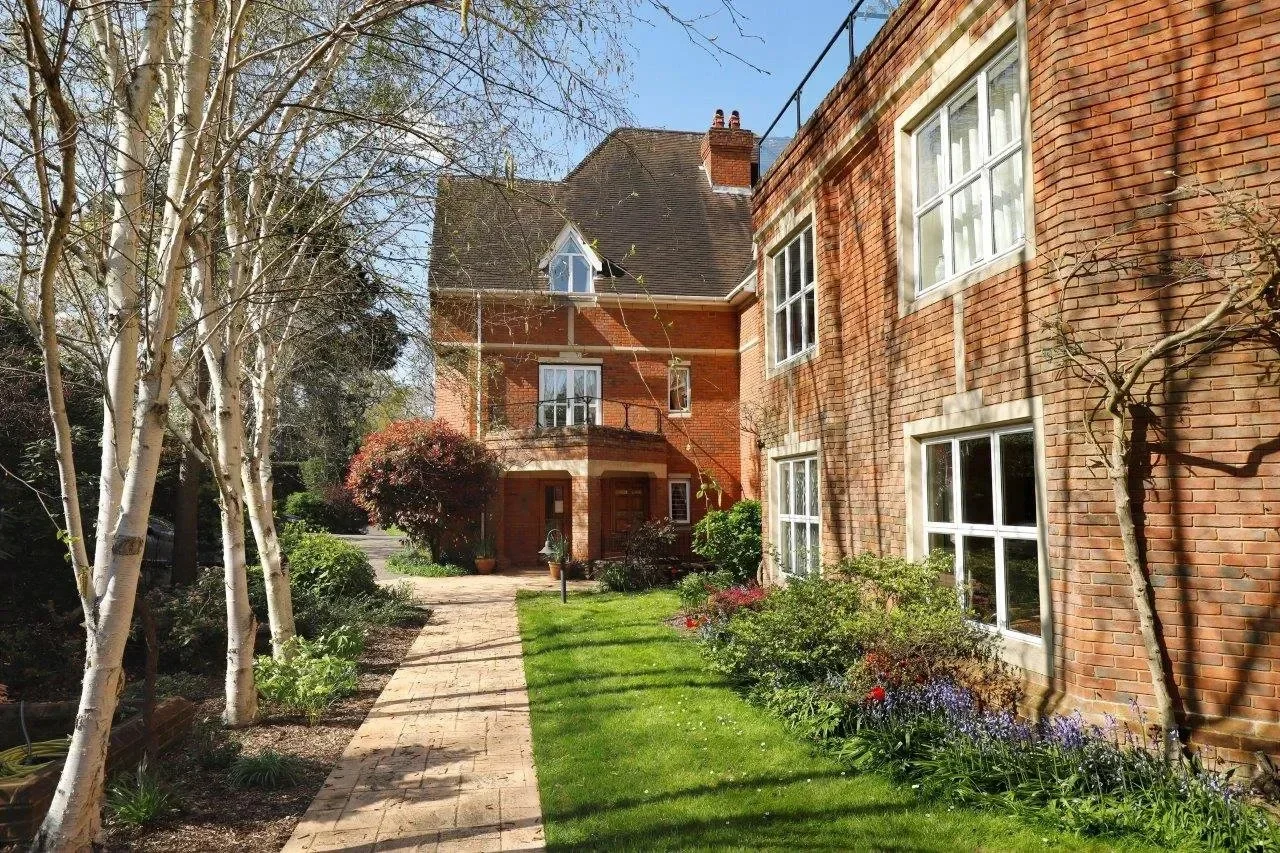 Exterior photo 4