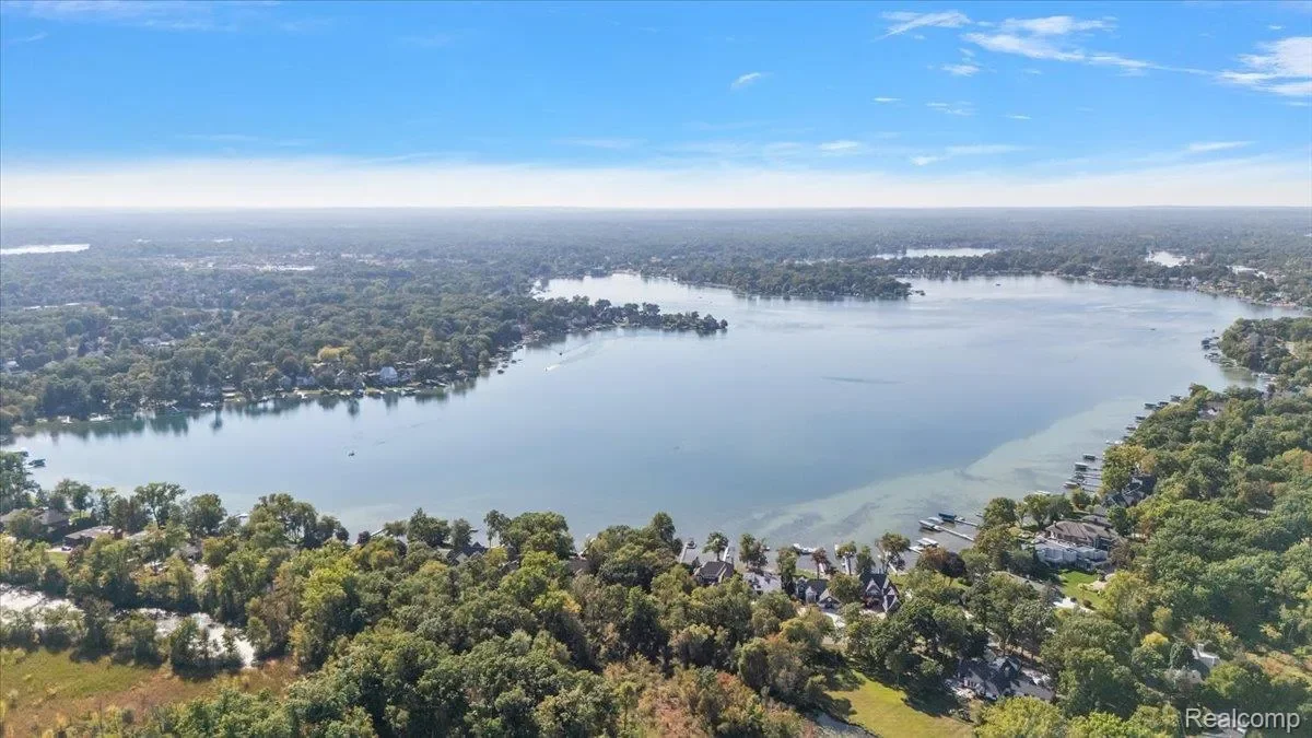 2236 Locklin Lane, West Bloomfield Charter Township, MI 48324, Orchard Lake Village, Michigan, United States. - Photo 41