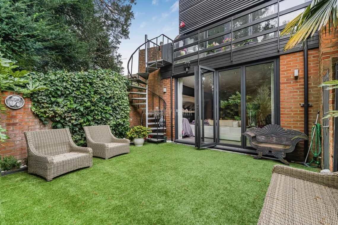 Angel Cottages, Mill Hill Village, London, England, United Kingdom. - Photo 12