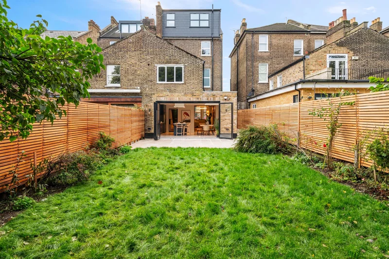 Fordwych Road 11, London, England, United Kingdom. - Photo 6