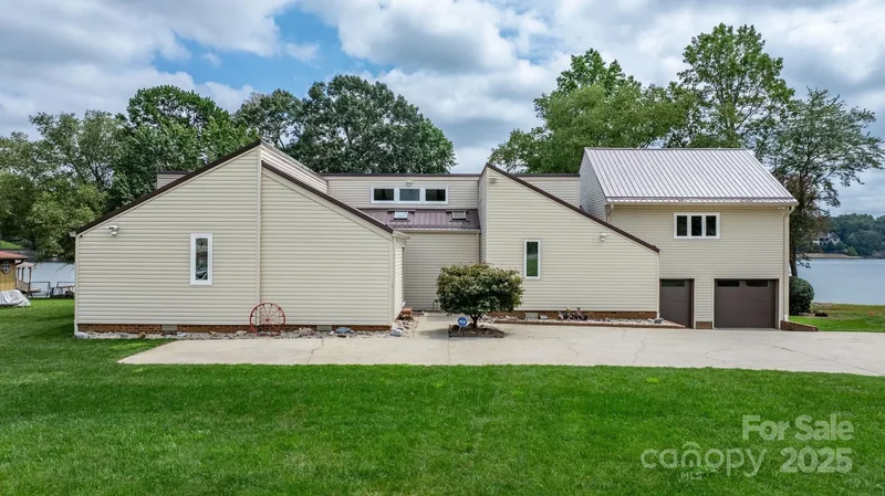 748 Moretz Court, Hickory, NC 28601, Hickory, North Carolina, United States. - Photo 22