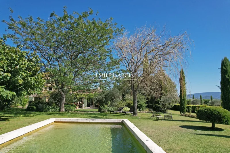 19th century farmhouse for sale in the heart of the Triangle d'or of the Luberon