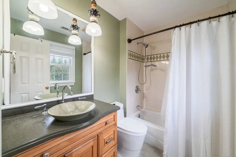 4 Wentworth Drive, Newtown, Connecticut, United States. - Photo 23