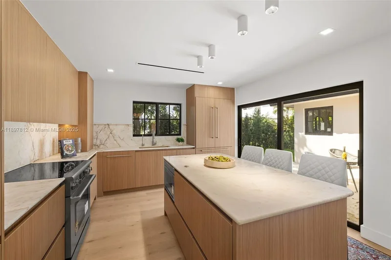 8858 Garland Ave, Bal Harbour, Florida, United States. - Photo 13