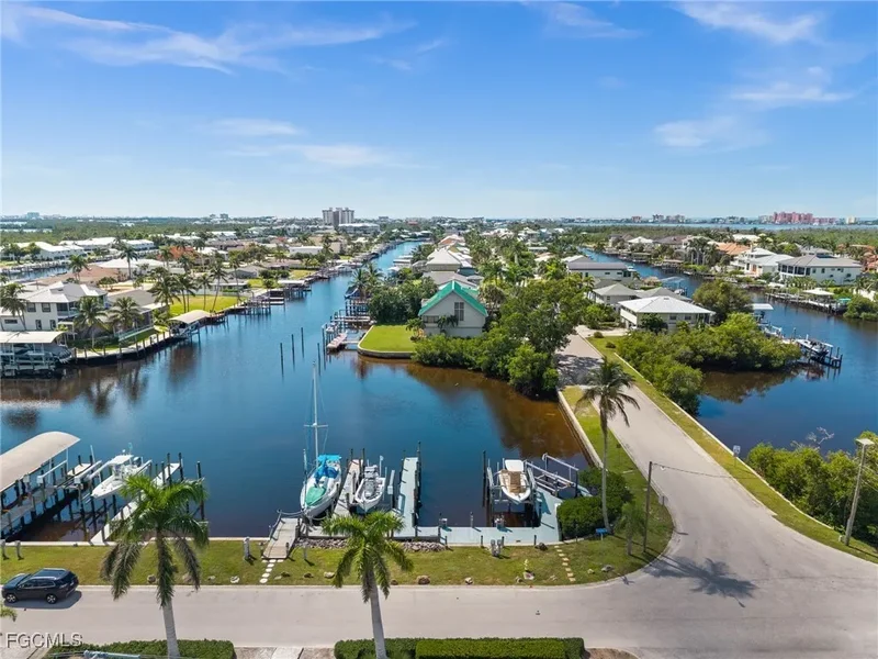 12170 Siesta Drive, Fort Myers Beach, FL 33931, Fort Myers Beach, Florida, United States. - Photo 30