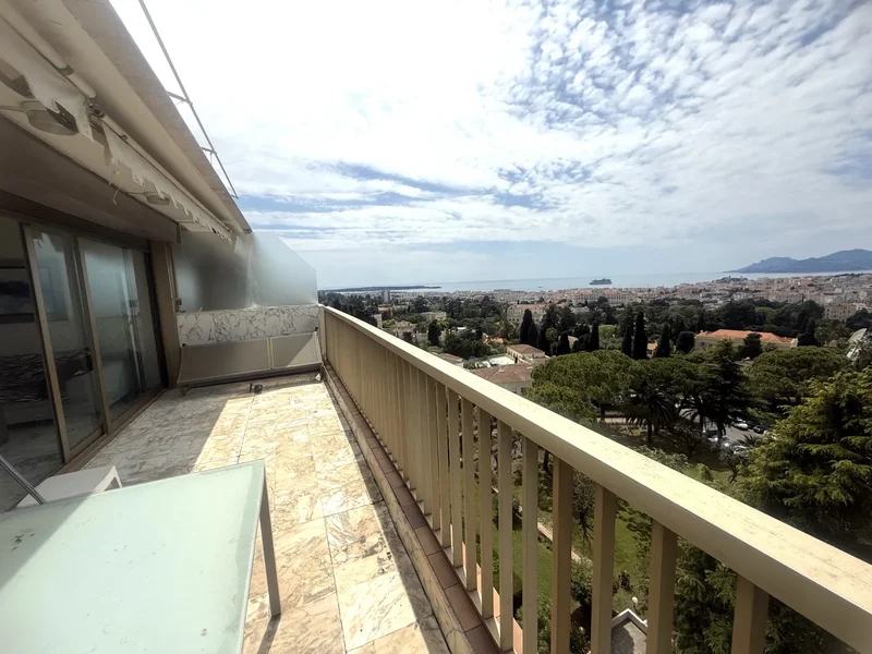 3-ROOM APARTMENT WITH TERRACE, PARKING, AND CELLAR