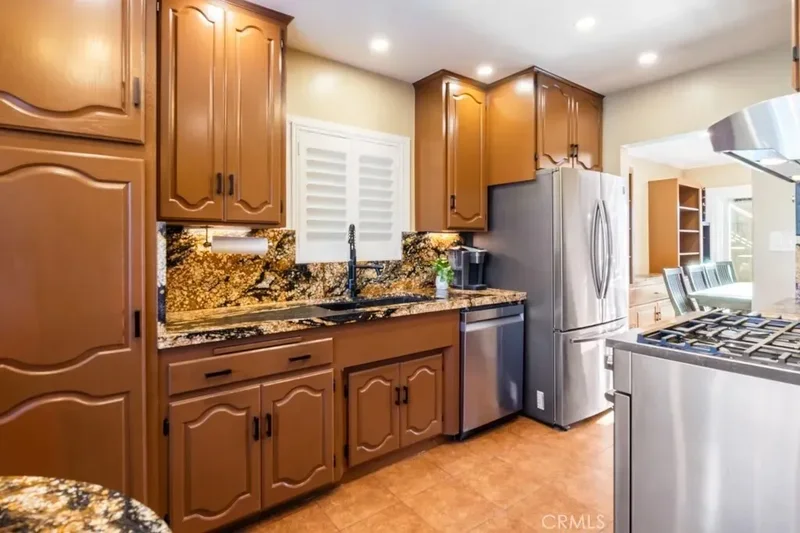 2425 Heather Avenue, Signal Hill, California, United States. - Photo 15