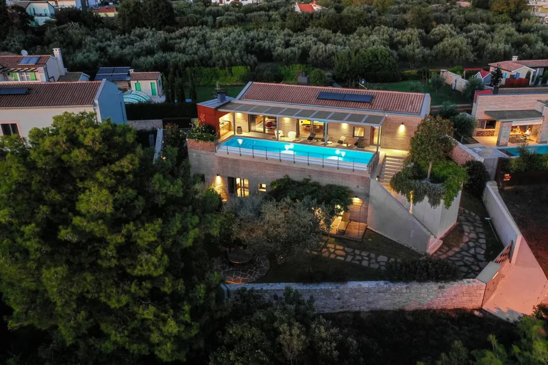 Designer modern villa 2km from the sea