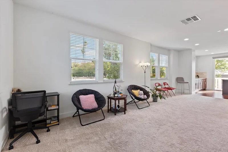 2041 Atlas Loop, Mountain View, California, United States. - Photo 10