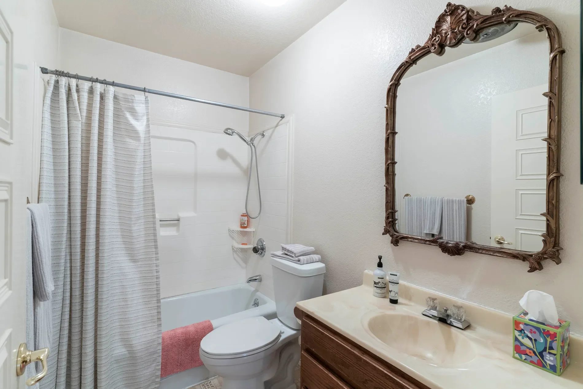 5828 Calvin Avenue, Tarzana, CA 91356, Los Angeles, California, United States. - Photo 18