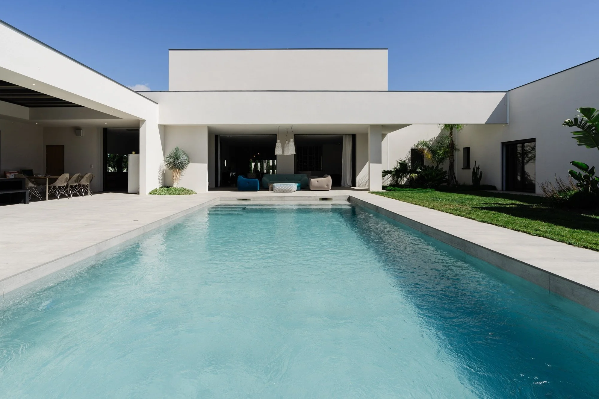 Exterior photo 6