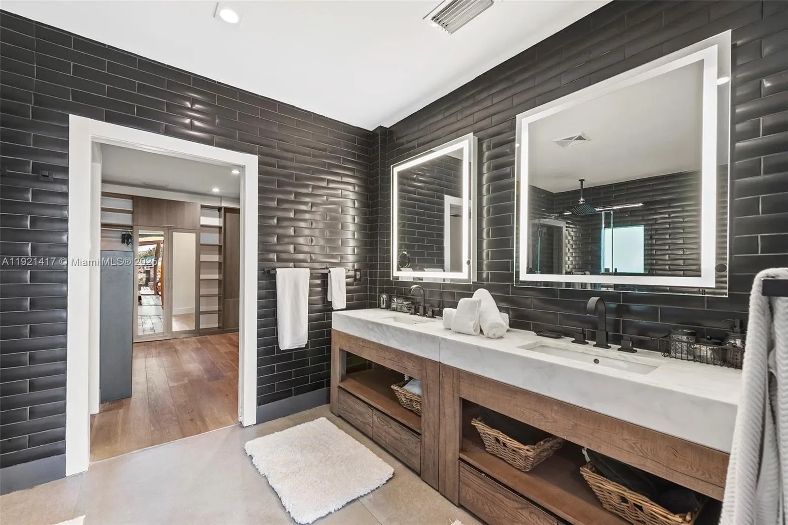 970 S Shore Dr, Miami Beach, Florida, United States. - Photo 22