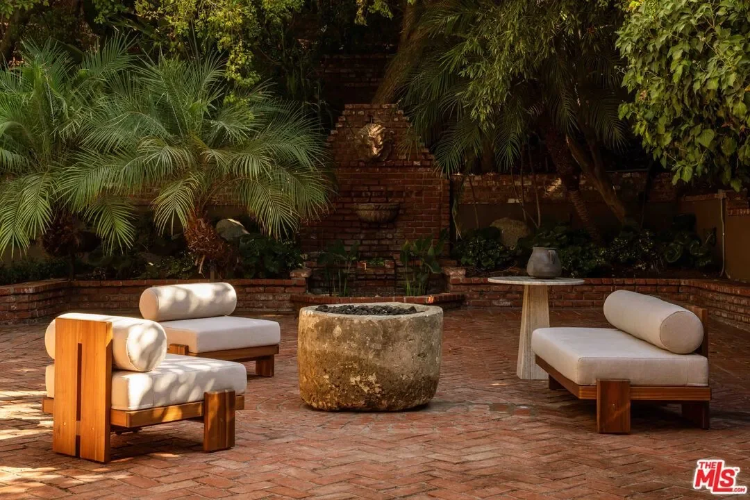 1364 Londonderry Pl, Los Angeles, California, United States. - Photo 6