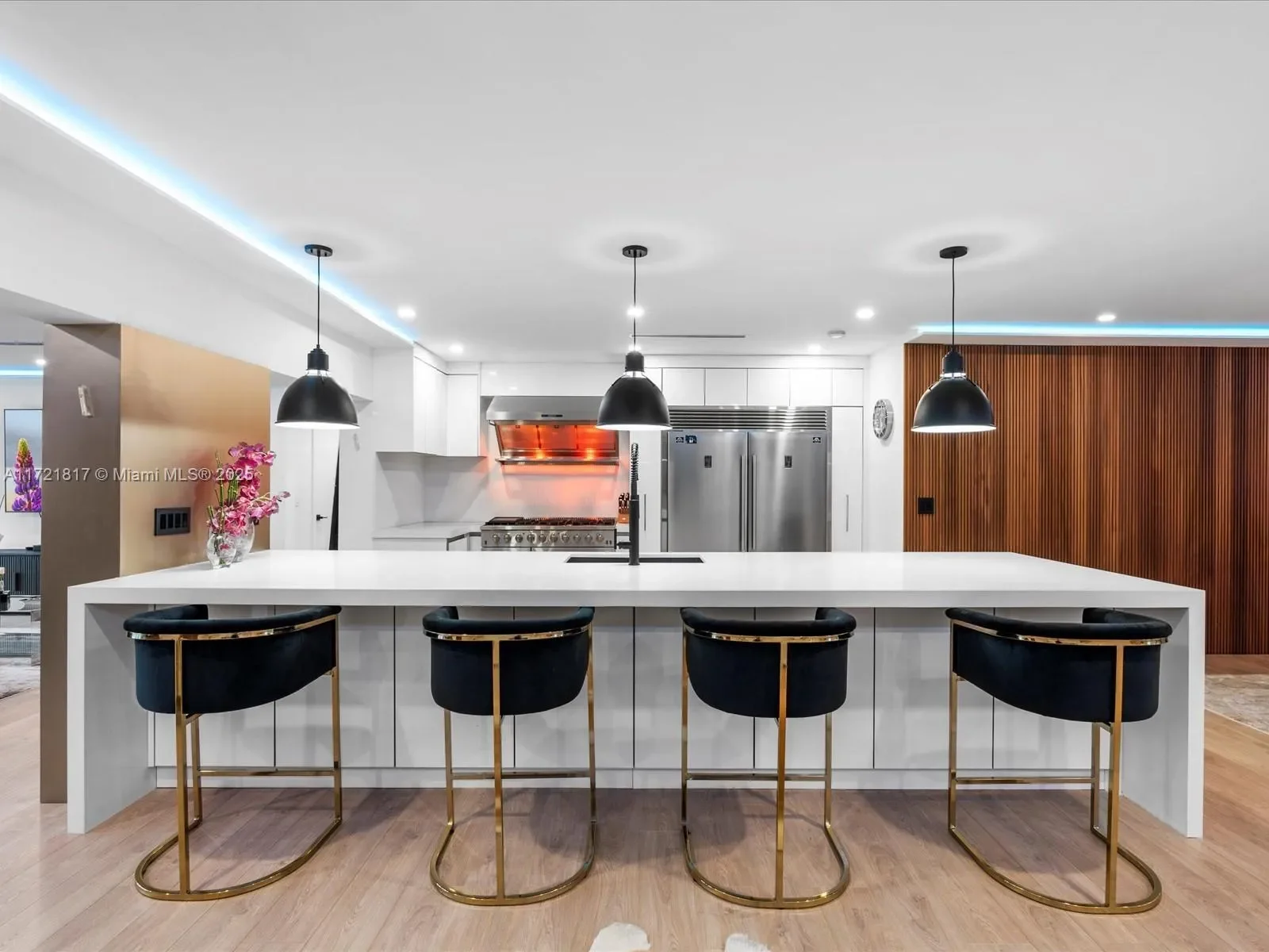 1560 Cleveland Road, Miami Beach, Florida, United States. - Photo 14