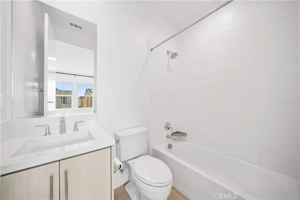 360 Riverbend, Lake Forest, California, United States. - Photo 42