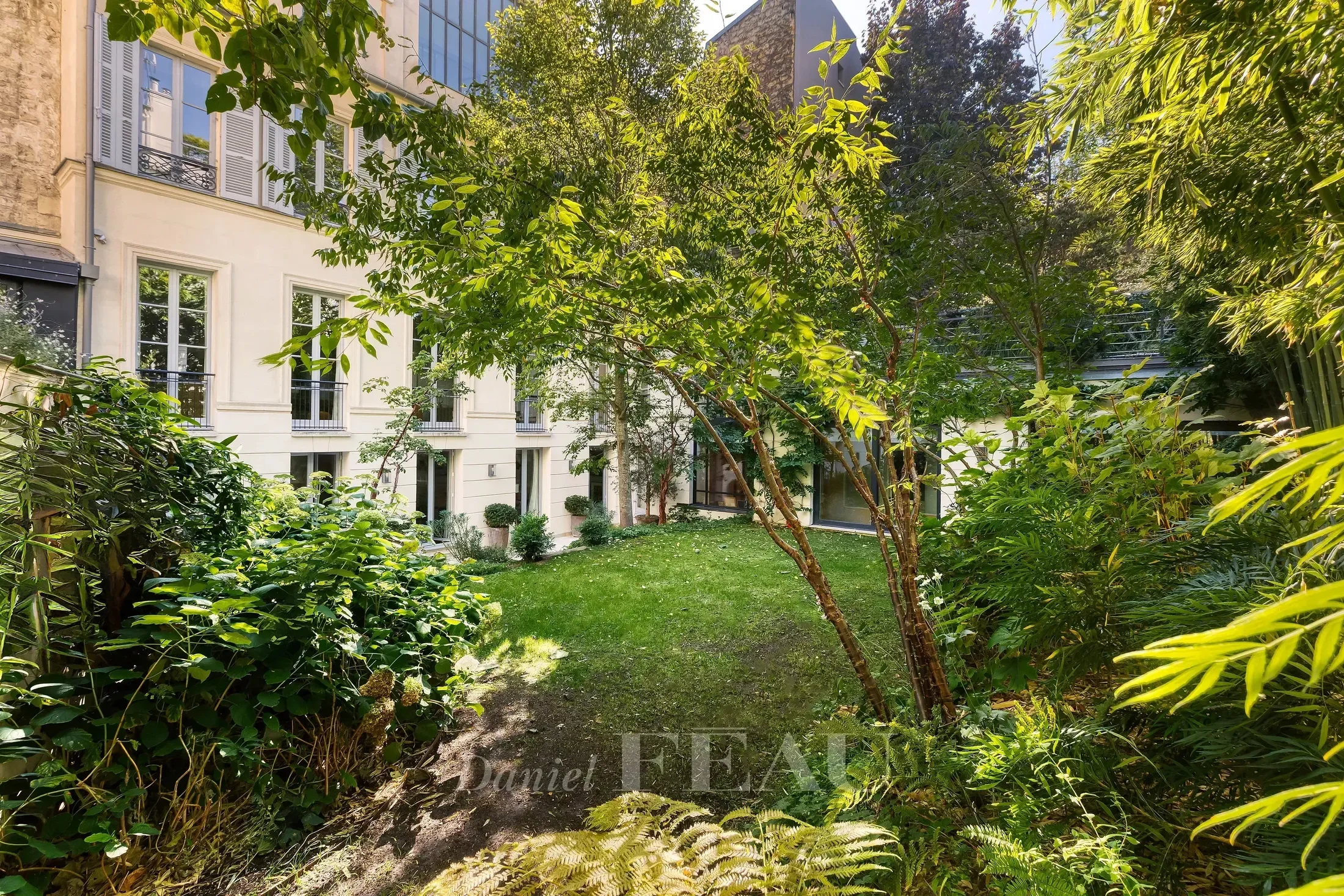 Exterior photo 2