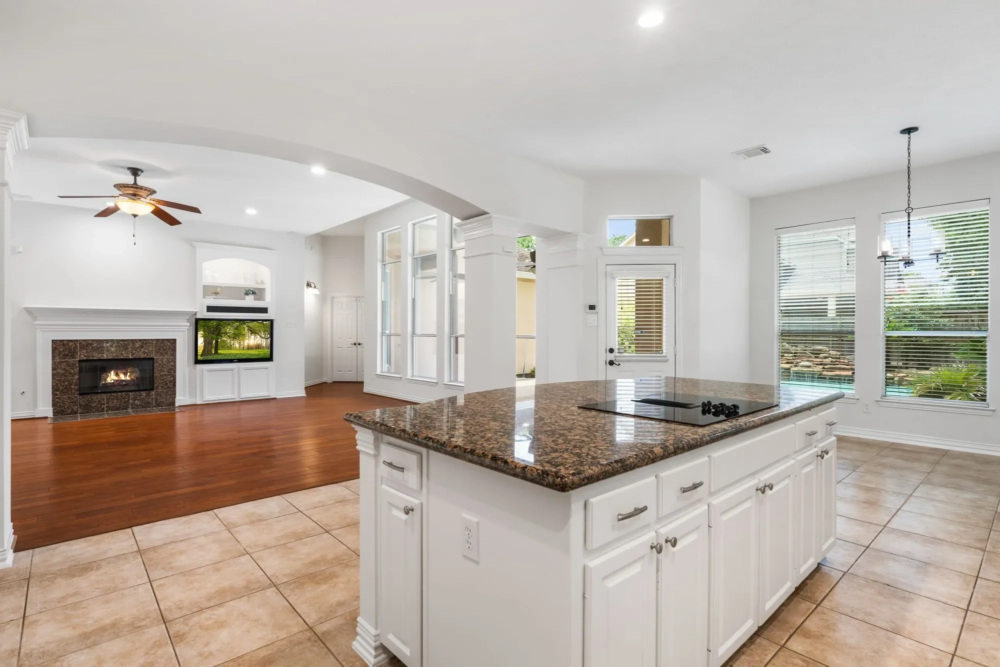 187 E Lansdowne Circle, The Woodlands, TX 77382, The Woodlands, Texas, United States. - Photo 18