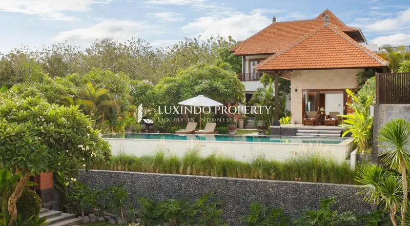 CANGGU – 9 BEDROOM VILLA IN A VIBRANT NEIGHBORHOOD FOR LEASE