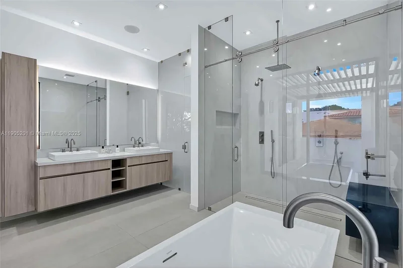 1021 W 46th St, Miami Beach, Florida, United States. - Photo 10