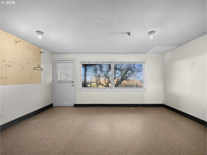 10180 SE CRESTHILL RD, Happy Valley, Oregon, United States. - Photo 29