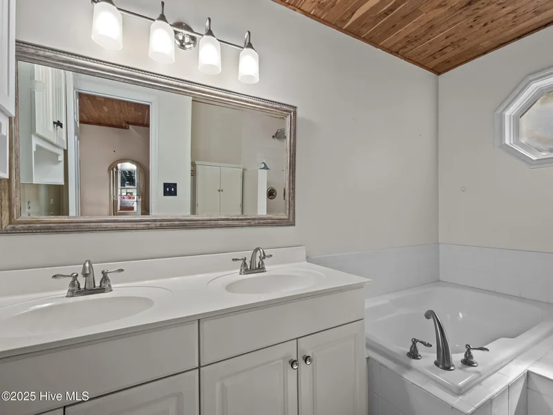 307 Ocean Oaks Drive, Emerald Isle, NC 28594, Emerald Isle, North Carolina, United States. - Photo 3