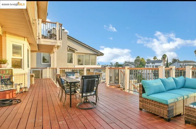 Single Family Residence in Discovery Bay