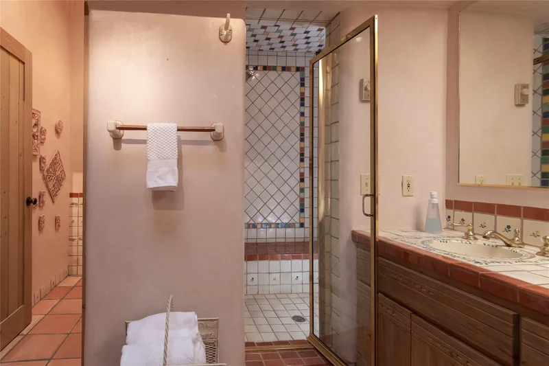 870 Paseo de Don Carlos, Santa Fe, NM 87501, Santa Fe, NM, United States. - Photo 33