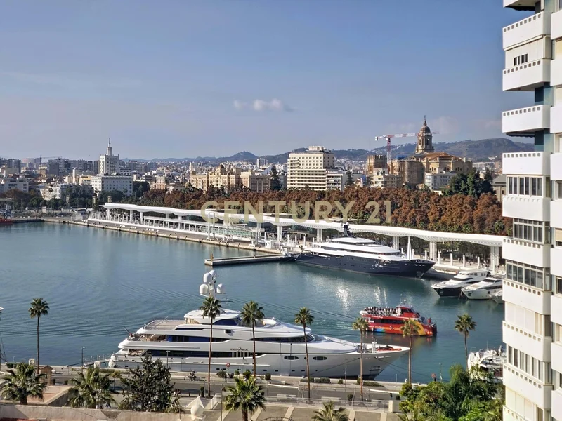 Paseo Marítimo Ciudad de Melilla, Málaga, Spain, Playa De La Malagueta, Centro, Malaga. - Photo 2