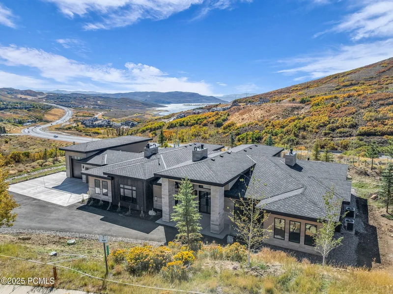 New Contemporary Mountain Home with Stunning Views
