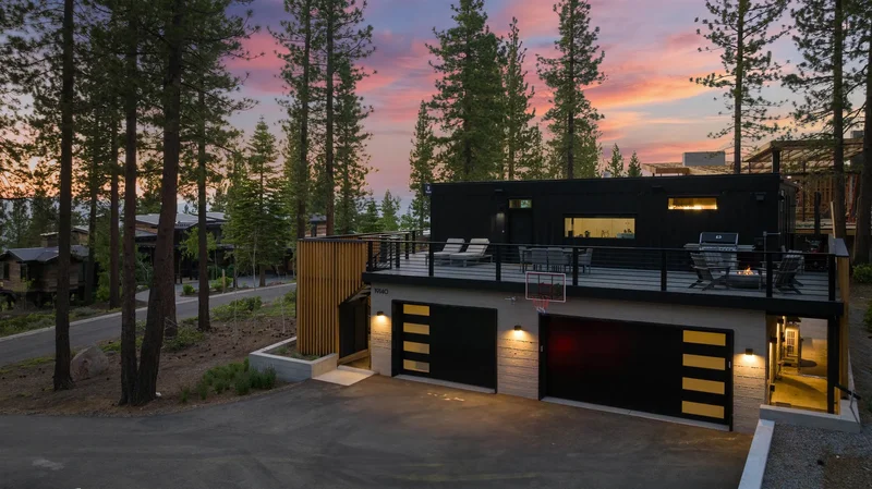 Single Family Residence in Truckee