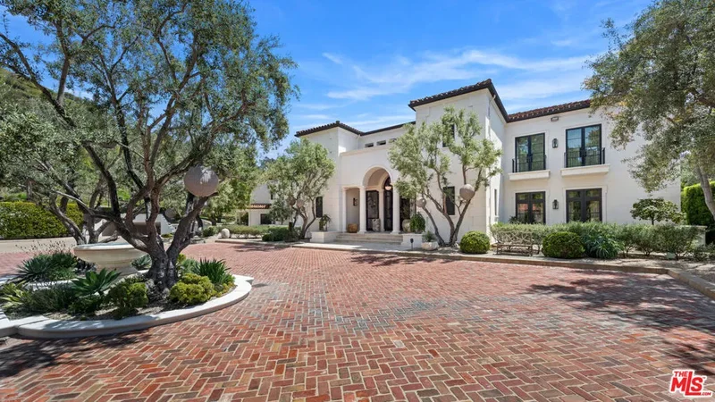 9904 Kip Drive, Beverly Hills, California, United States. - Photo 8