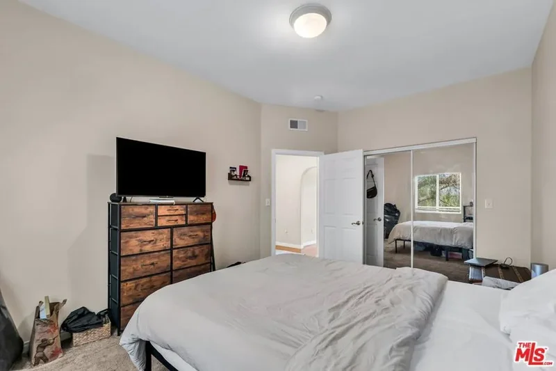 1073 S Mansfield Avenue, Los Angeles, California, United States. - Photo 34