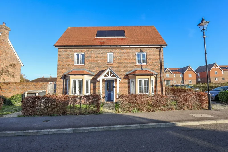 54 Bonnet Lane, Burgess Hill, RH15 0FQ, Burgess Hill, England, United Kingdom. - Photo 2