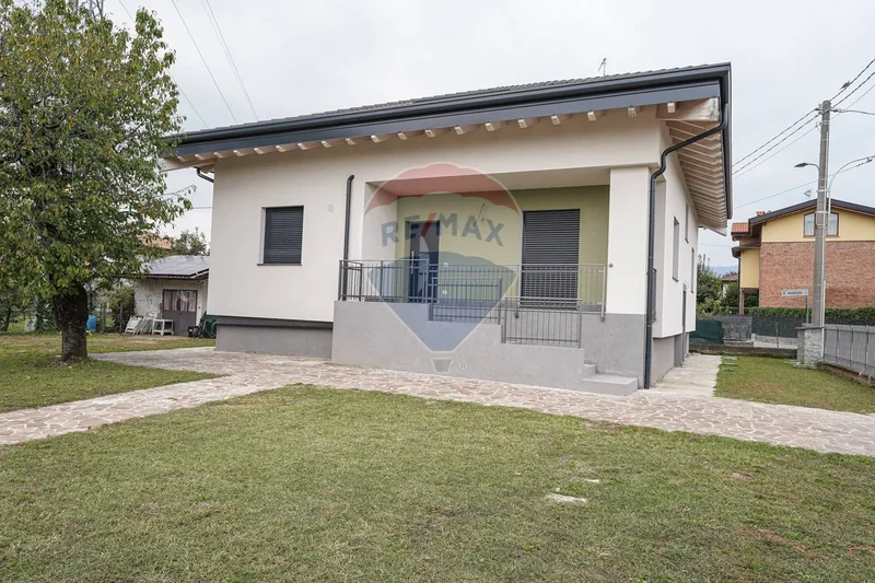 Villa singola in vendita a Ponte San Pietro, Locate