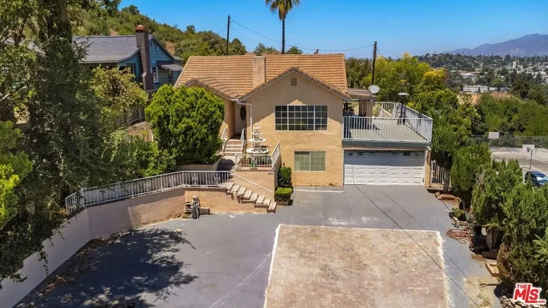 Single Family Residence in Los Angeles