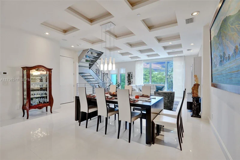 2725 NE 1st St, Hillsboro Beach, Florida, United States. - Photo 23