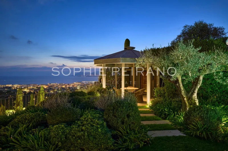 Cannes, Provence-Alpes-Côte d'Azur, France. - Photo 8