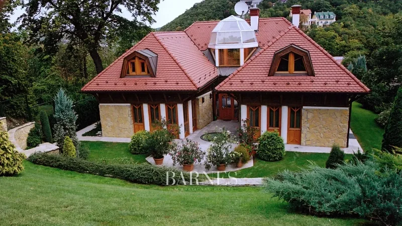 Zugliget Family Villa In The Embrace Of Nature