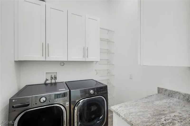 1000 NW 37th Place, Cape Coral, Florida, United States. - Photo 2