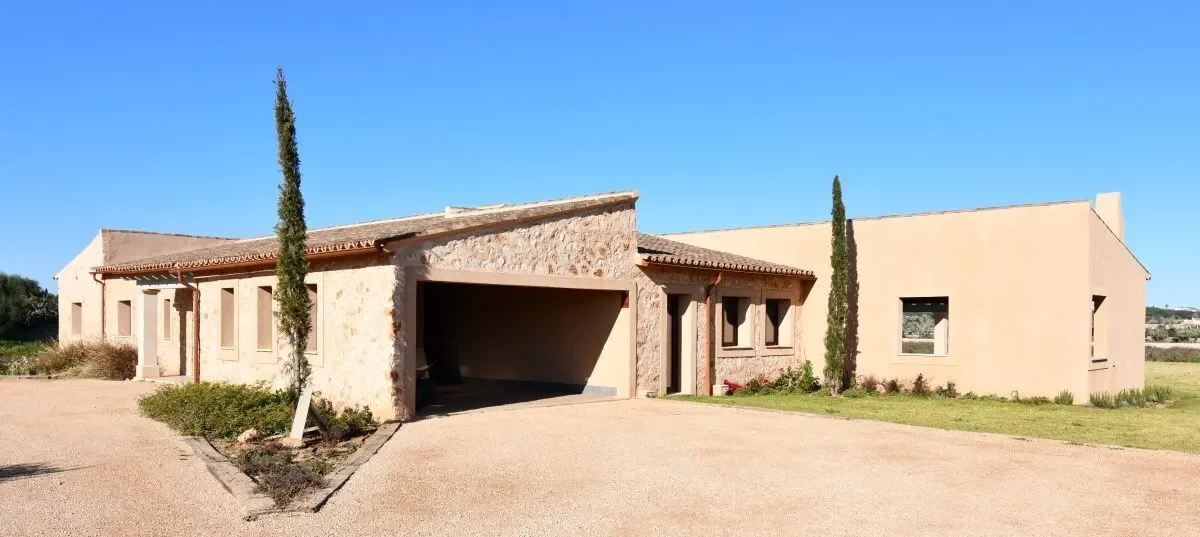 Exterior photo 3
