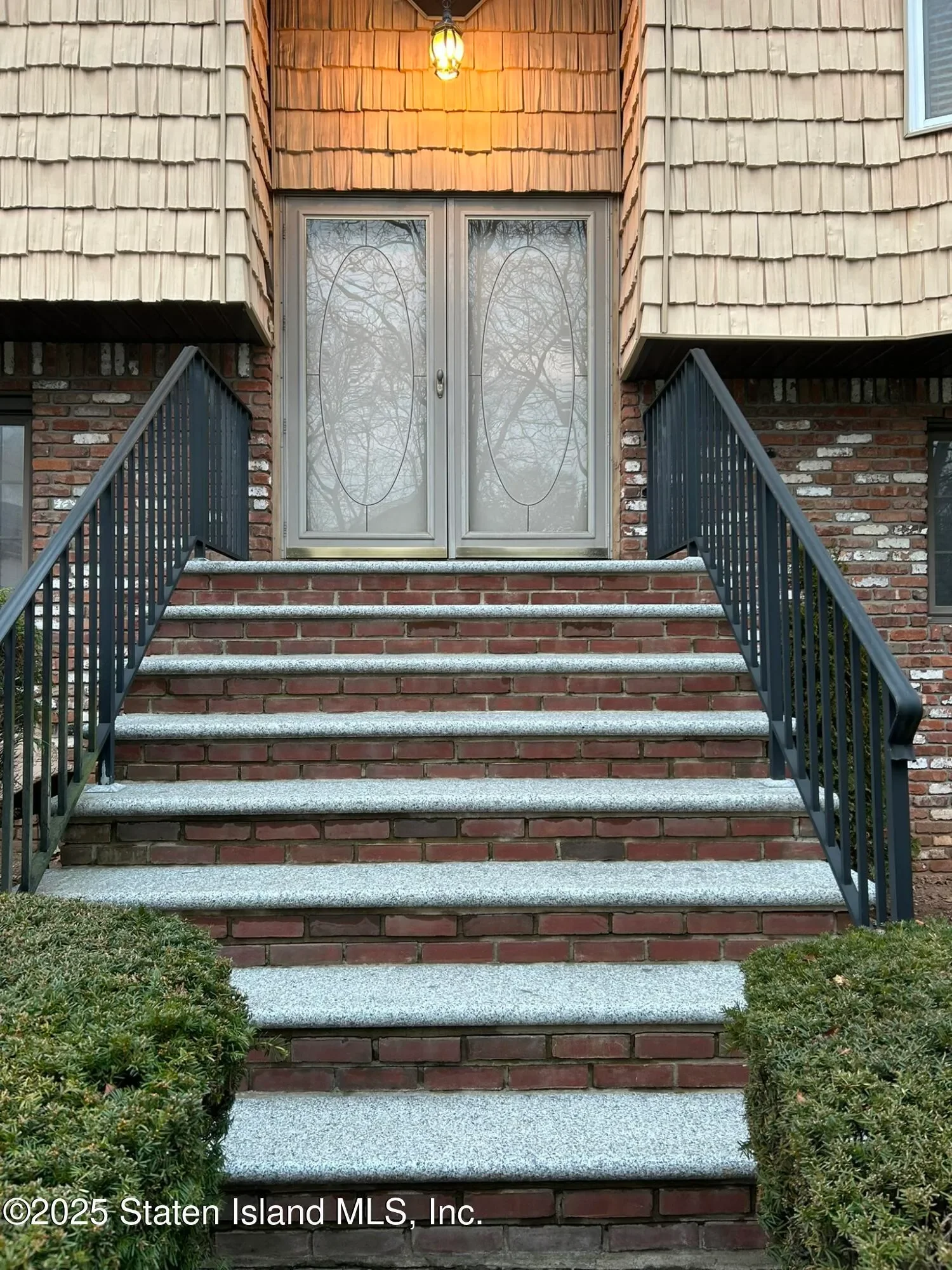 190 Parkwood Avenue, New York, New York, United States. - Photo 2