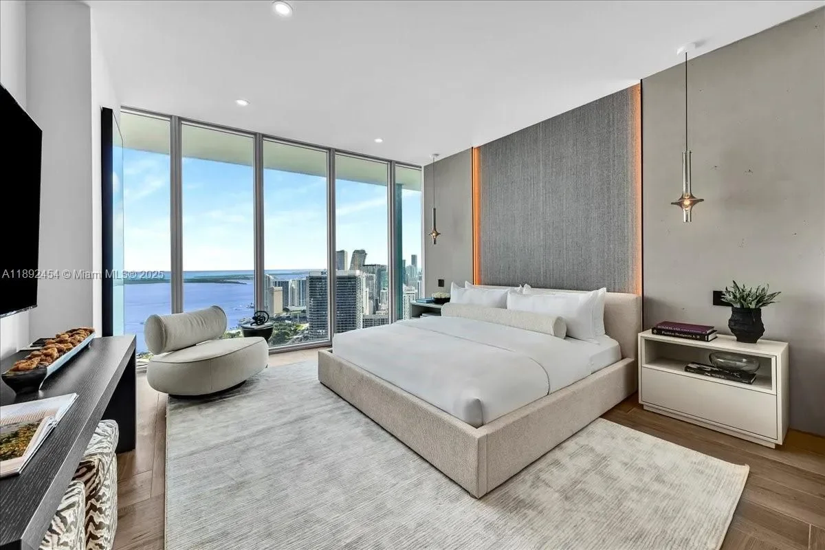 888 Biscayne Blvd #PH 5704, Miami, FL 33132, Miami, Florida, United States. - Photo 37