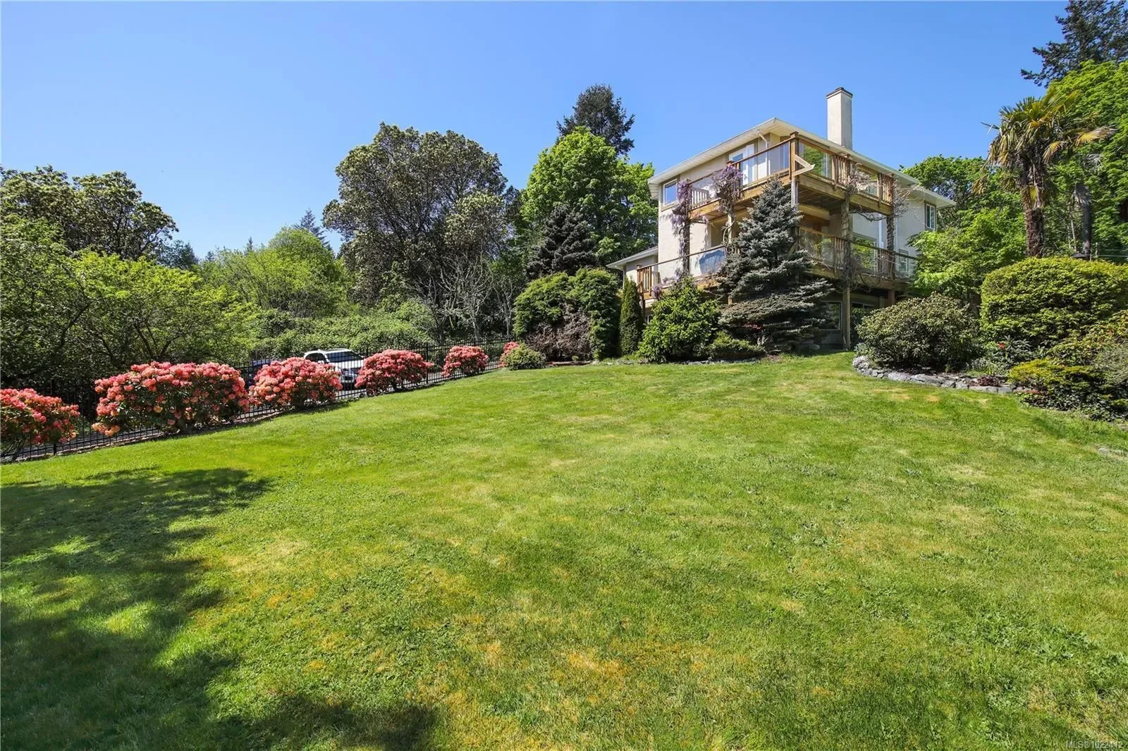 Exterior photo 5