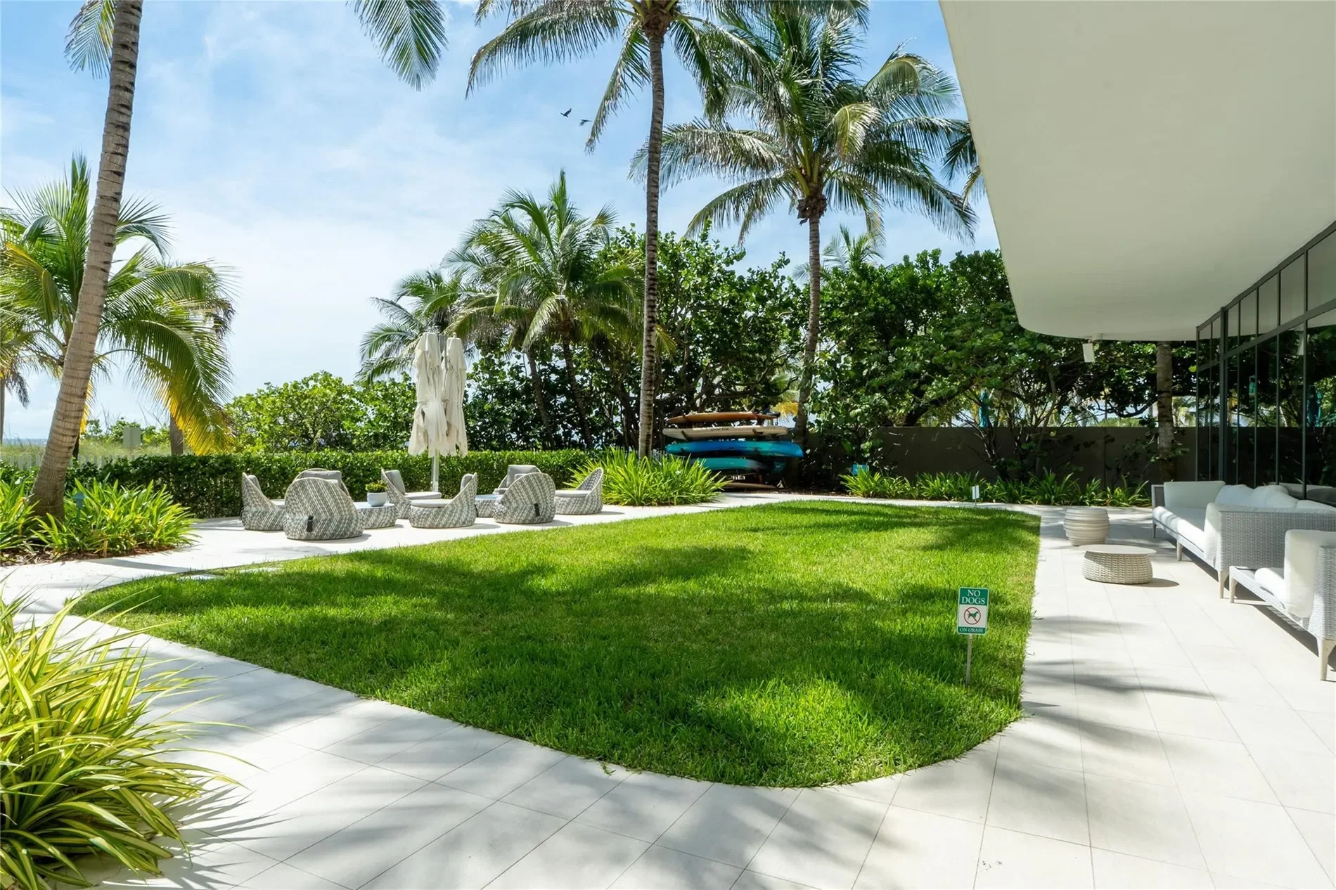 Exterior photo 12