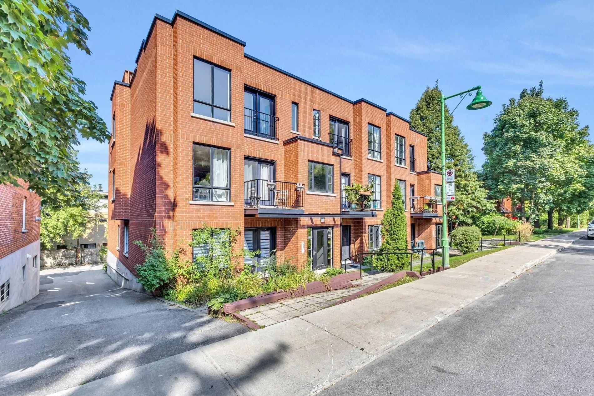 Exterior photo 6