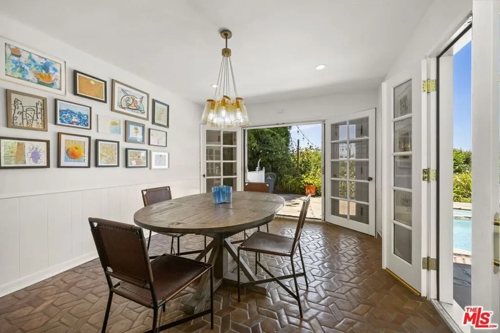 850 Birchwood Drive, Los Angeles, California, United States. - Photo 27