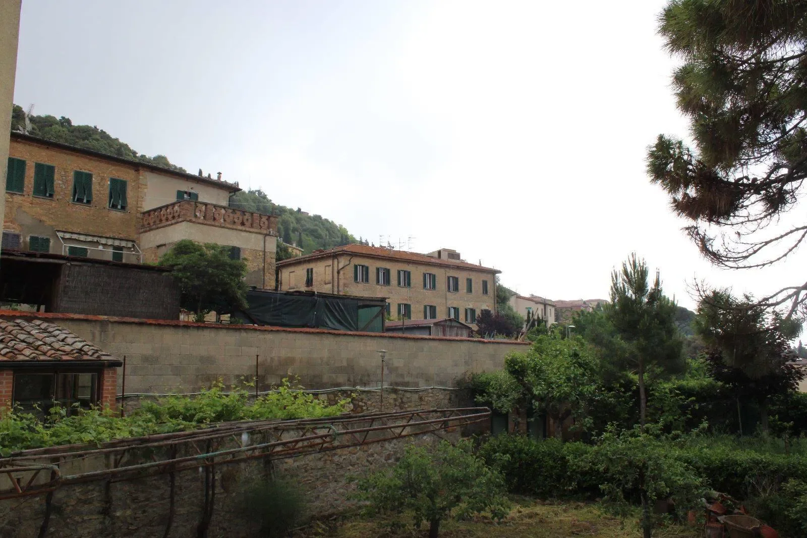 Exterior photo 2